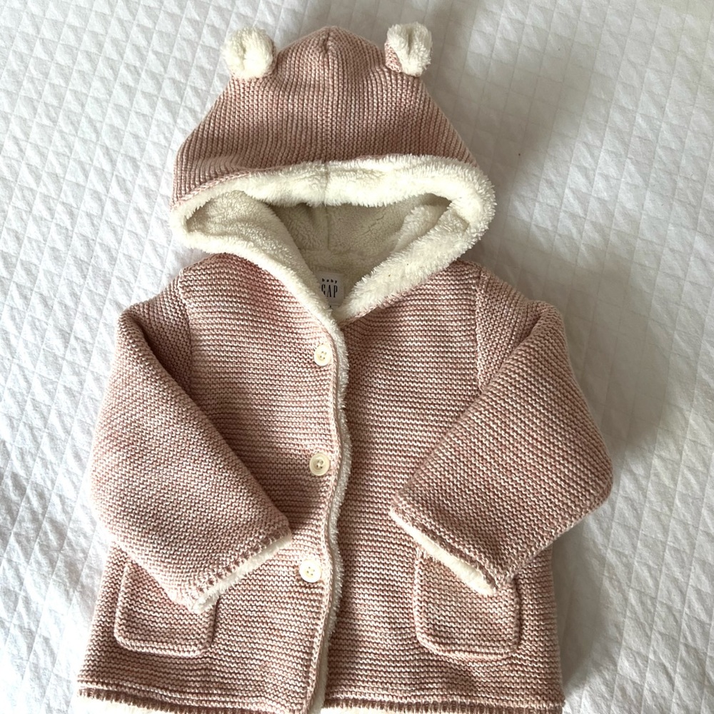EUC GAP BABY FUZZY PINK SWEATER- 6-12 months